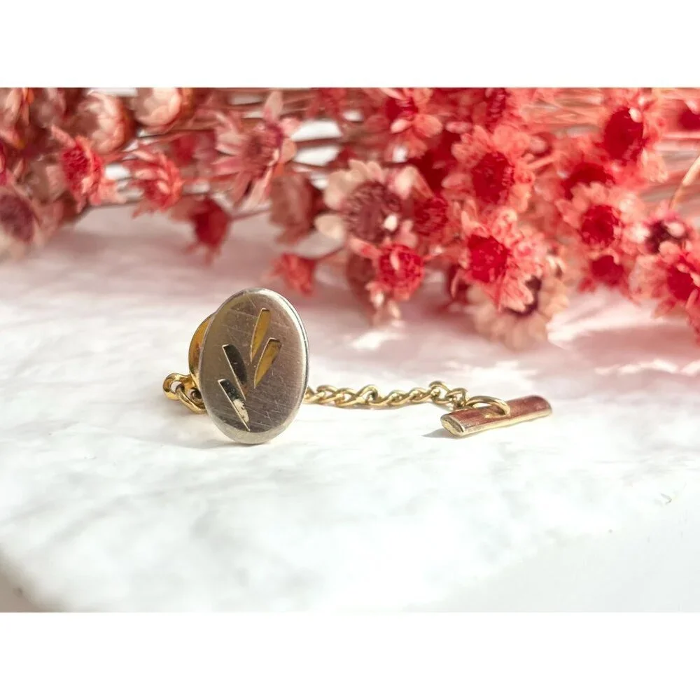 Leaf Carved Oval Shaped Matte Gold Toned Vintage Men's Tie Tack